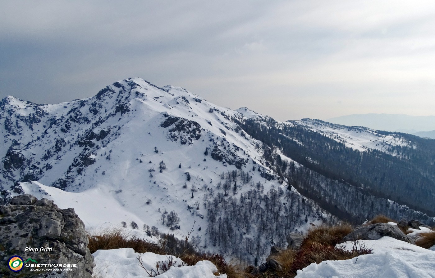 34 Vista sul Passo di Grialeggio e verso il Cancervo.JPG -                                